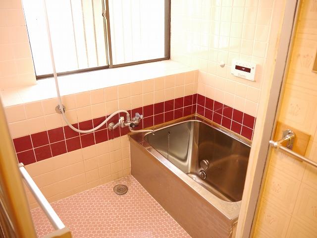 Bathroom. Madoyu on the west side