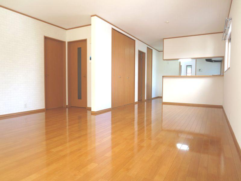 Living. LDK leeway! Lighting is also good day with plenty of!