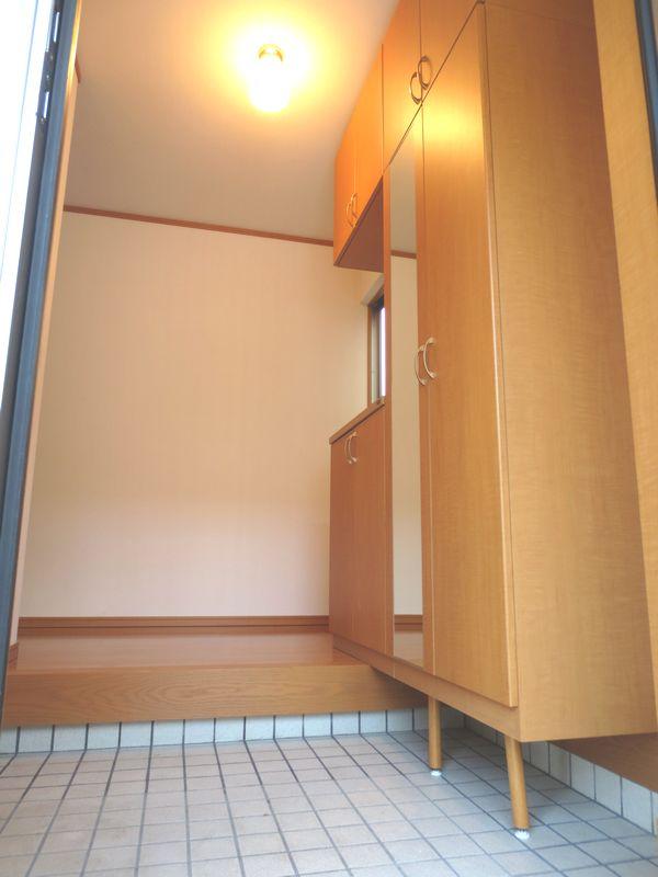 Entrance. Entrance with a sense of openness