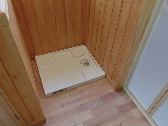 Wash basin, toilet. Indoor (April 2013) Shooting