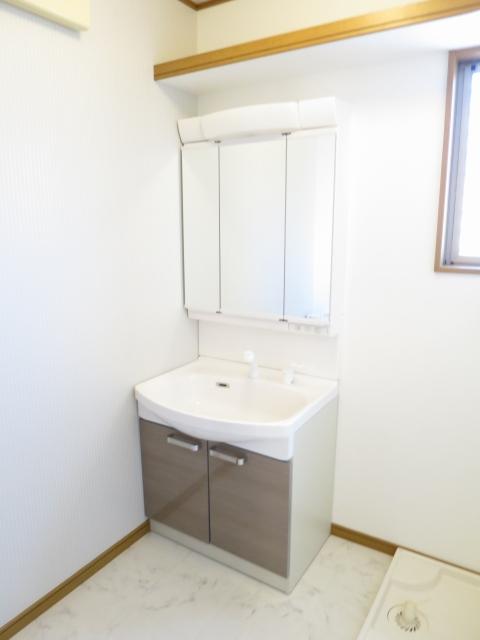 Wash basin, toilet. Indoor (10 May 2013) Shooting