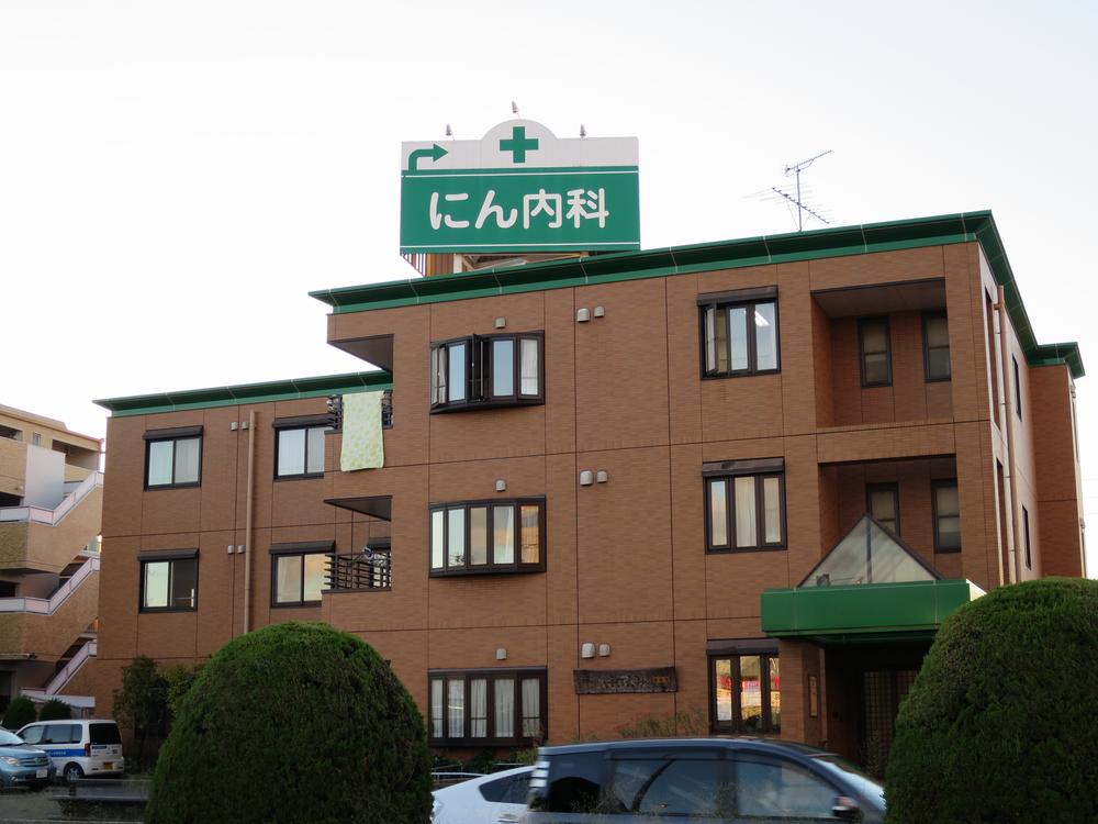 Hospital. Injured man medical About 430m