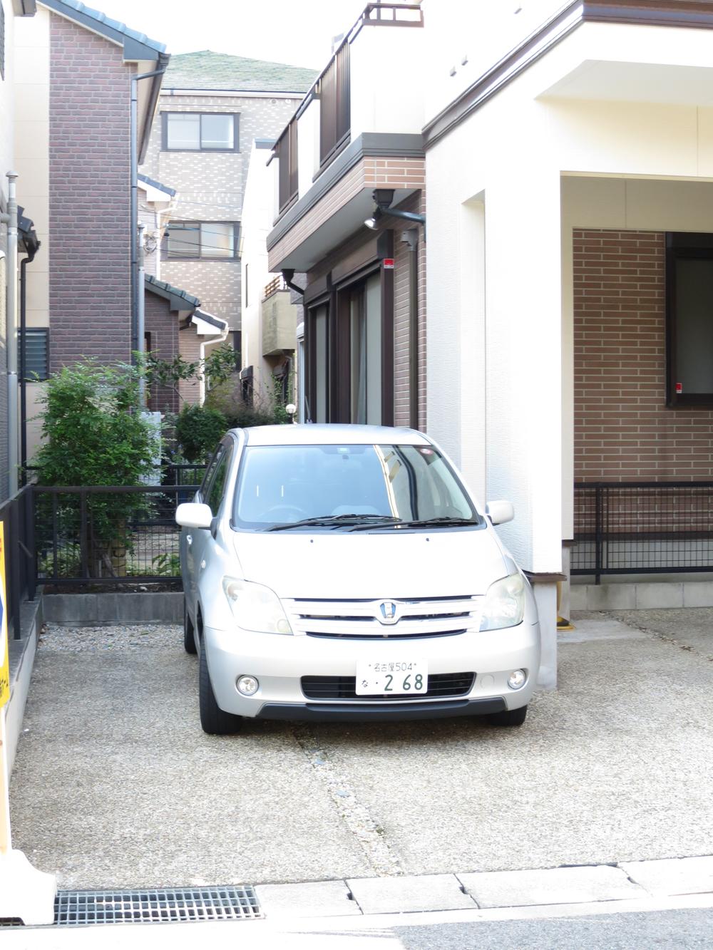 Local appearance photo. Spacious car space.