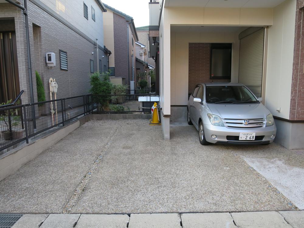 Local appearance photo. Car space of the room