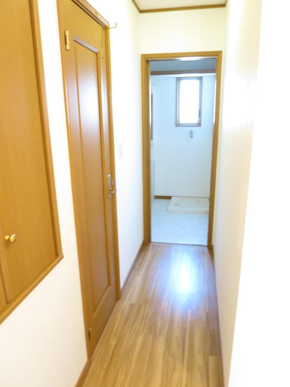 Other introspection. On the second floor hallway there is a storage space.