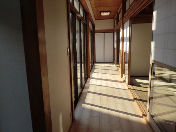 Non-living room. It seems to be useful as a place to hang out the laundry on a rainy day