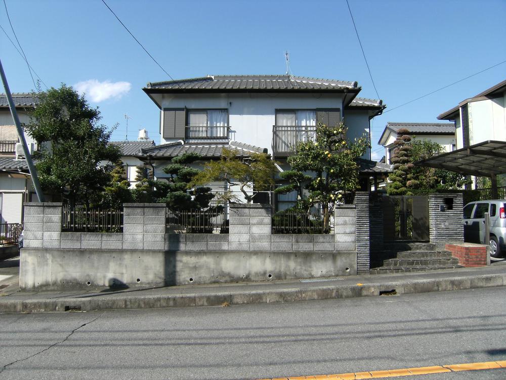 Local appearance photo. Local (10 May 2013) Shooting