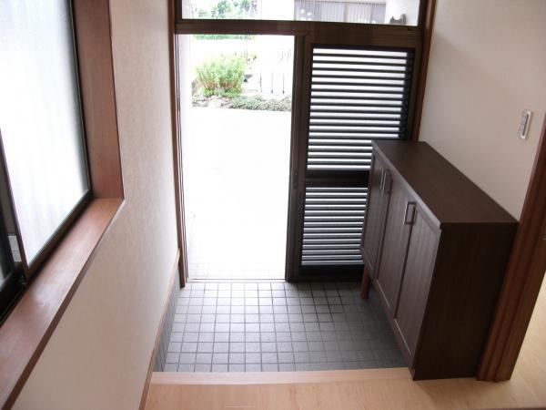 Entrance. Bright entrance of southeast.