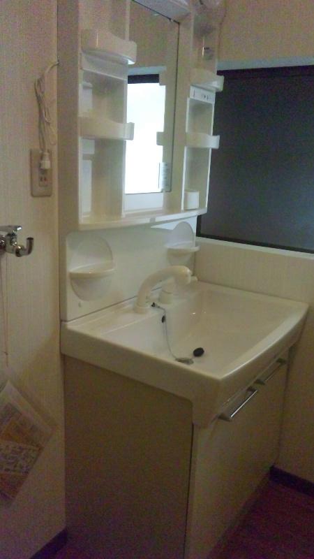 Wash basin, toilet. Wash