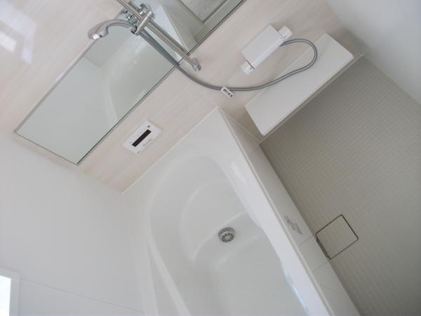 Bathroom. Please heal slowly tired of the day with a wide bathroom.