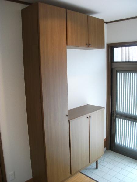 Entrance. We established a large shoes cloak.