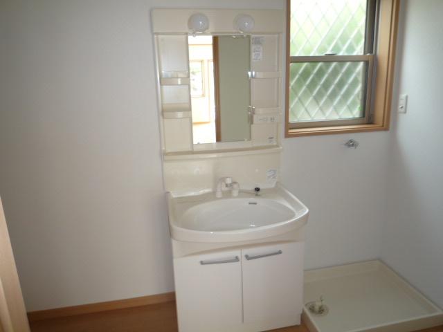 Wash basin, toilet. Indoor (July 2013) Shooting