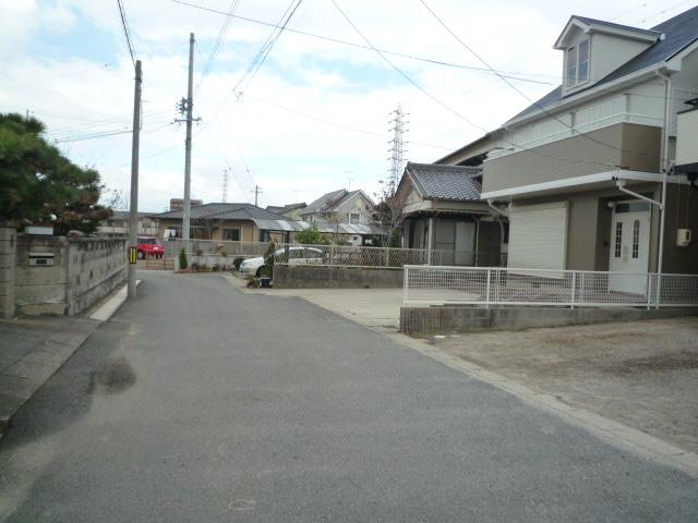 Local photos, including front road. Local (11 May 2013) Shooting