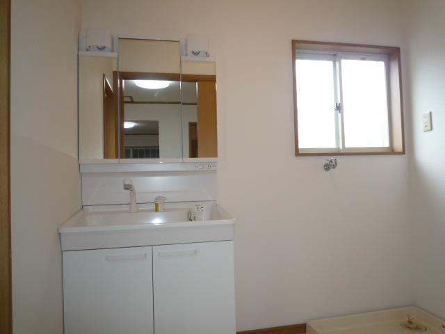 Wash basin, toilet. Indoor (11 May 2013) Shooting