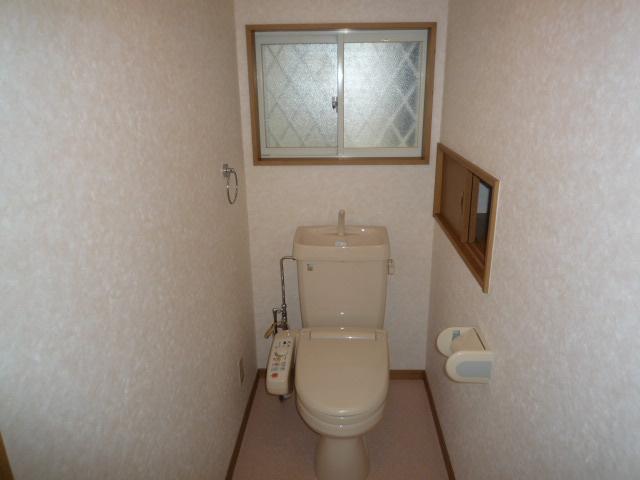 Toilet. Indoor (11 May 2013) Shooting