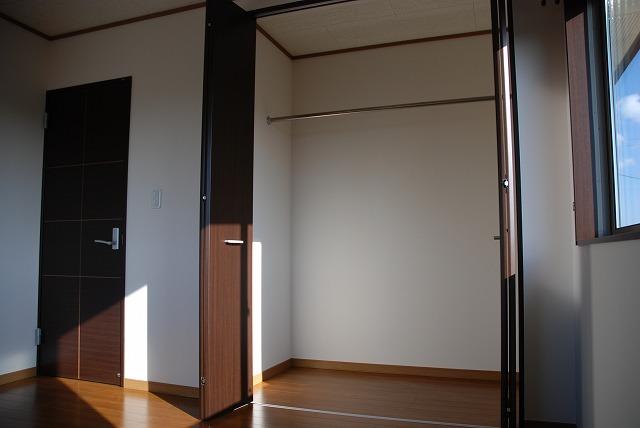 Receipt. Each room has a spacious storage space of more than 1 Pledge to!