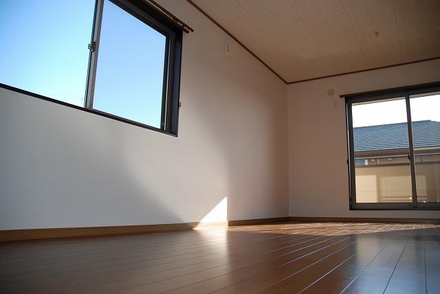 Non-living room. About the 10 Pledge of the bedroom also has a walk-in closet.