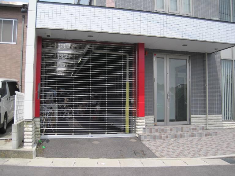 Local appearance photo. The entrance of the from the south side of road