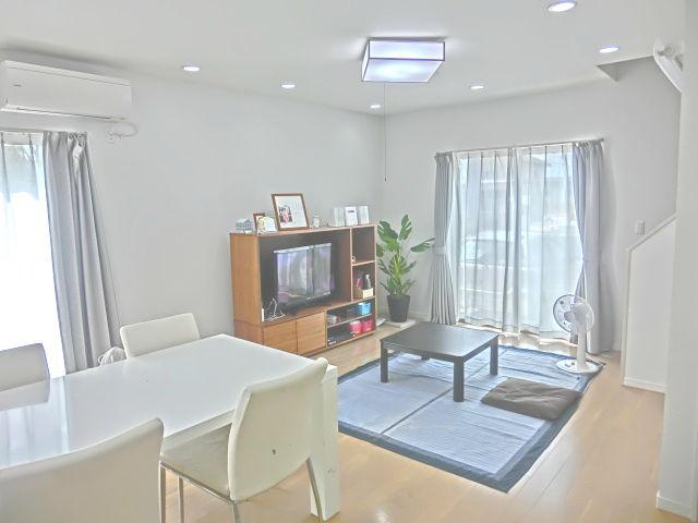 Living. 4LDK21 Pledge with a sense of openness! ! Are spacious is the view from the kitchen!
