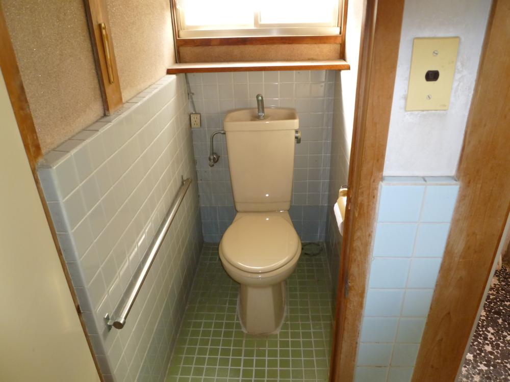 Toilet. Indoor (12 May 2013) Shooting