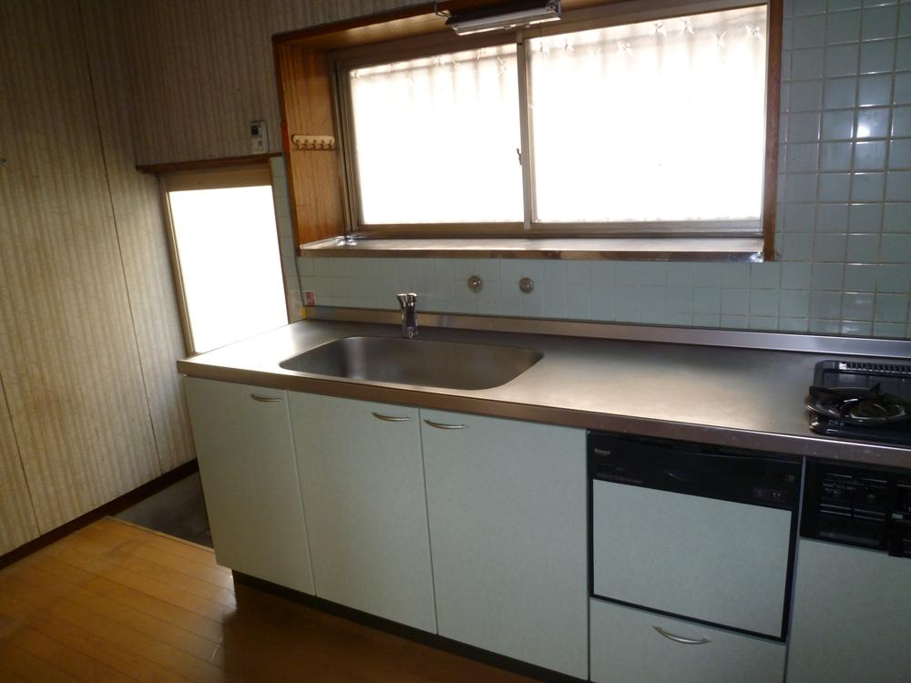 Kitchen. Indoor (12 May 2013) Shooting