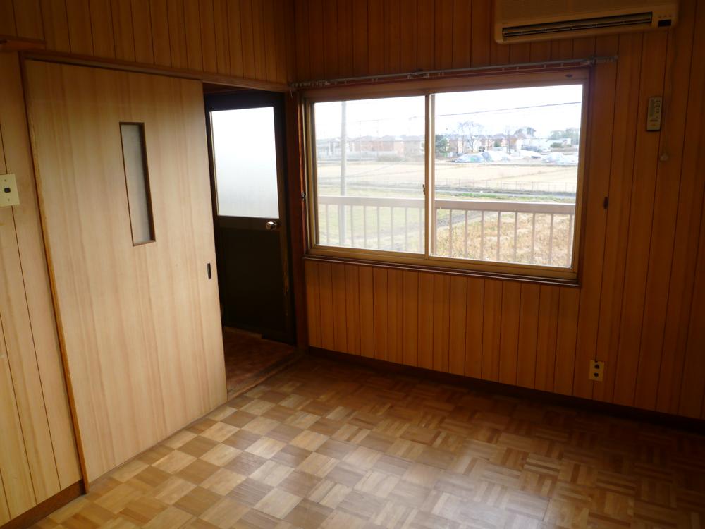 Non-living room. Indoor (12 May 2013) Shooting