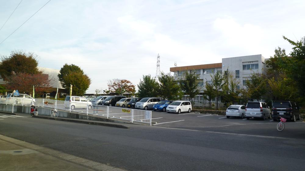 Primary school. 1059m to large Municipal large Nishi Elementary School