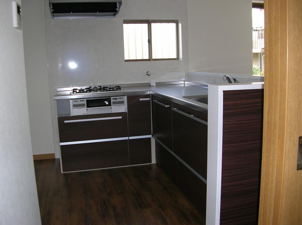 Kitchen. Indoor (11 May 2013) Shooting