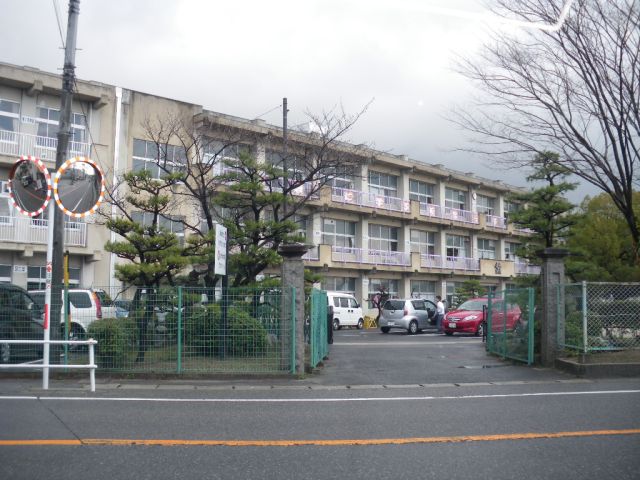 Primary school. Municipal Yahagi to North Elementary School (Elementary School) 340m
