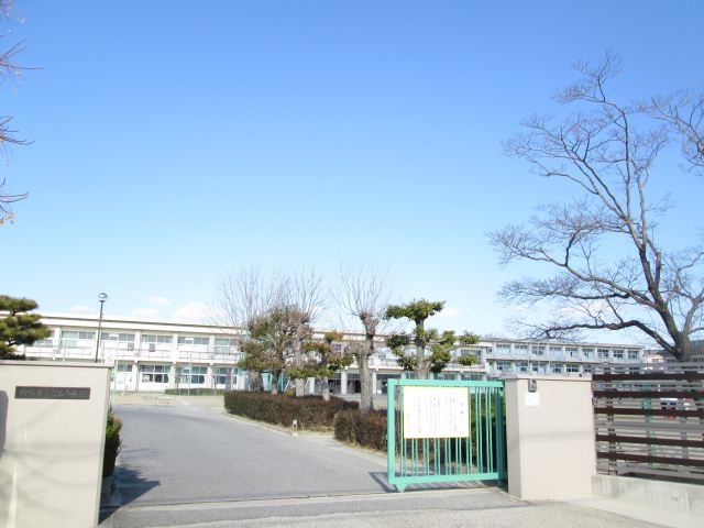 Primary school. Municipal 840m up to six people elementary school (elementary school)