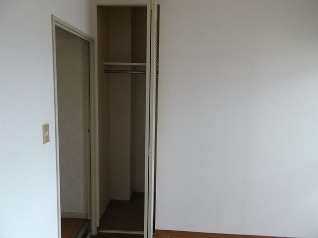 Receipt. Is a closet (2).