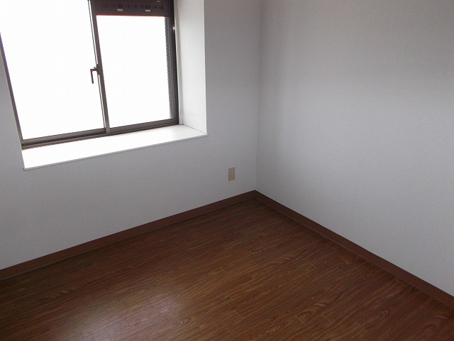 Living and room. Western is.
