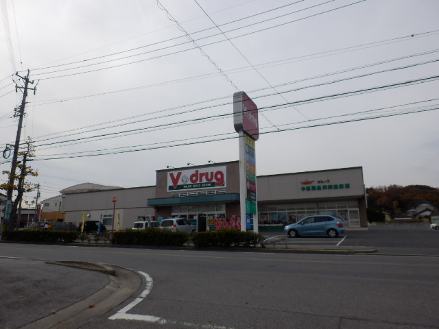 Dorakkusutoa. V 700m to drag (drugstore)