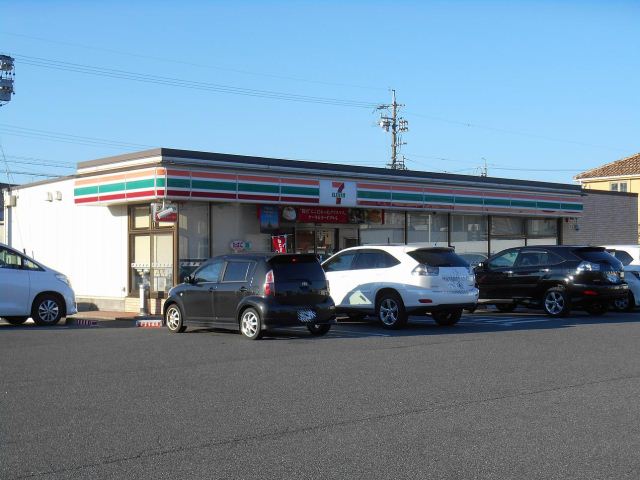 Convenience store. 430m to Seven-Eleven (convenience store)