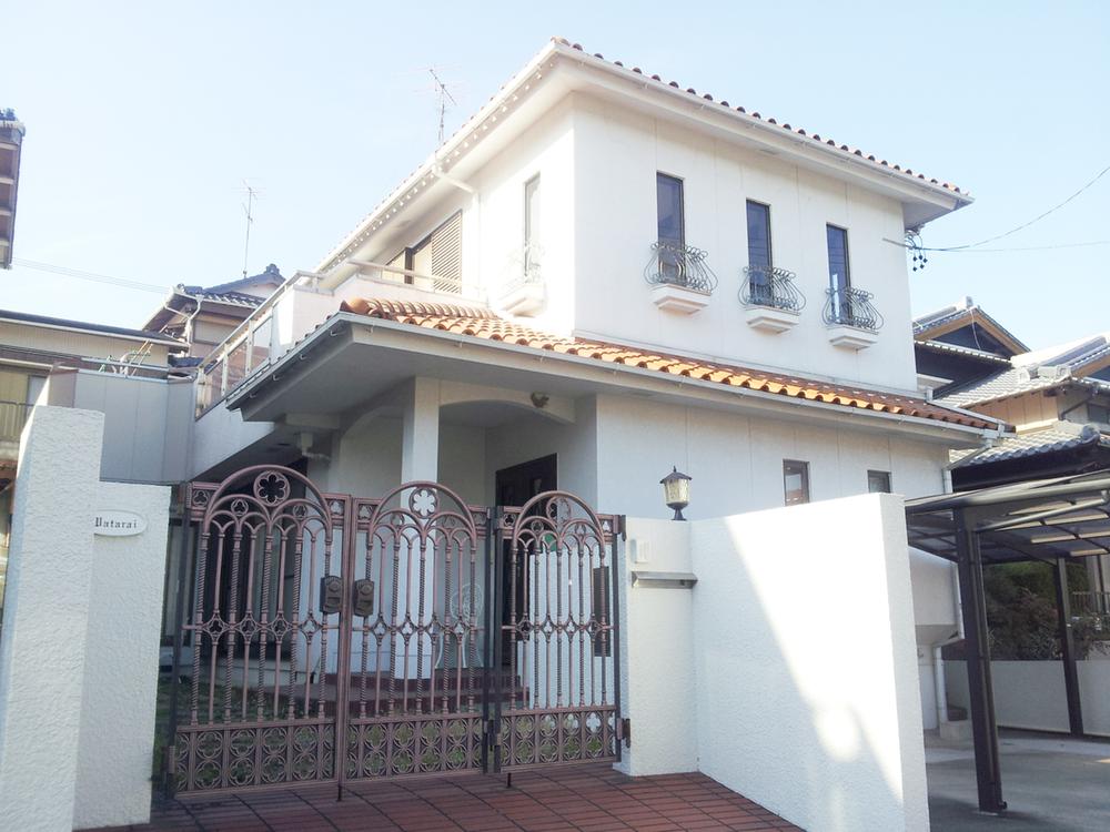 Local appearance photo. Local (12 May 2011) Shooting