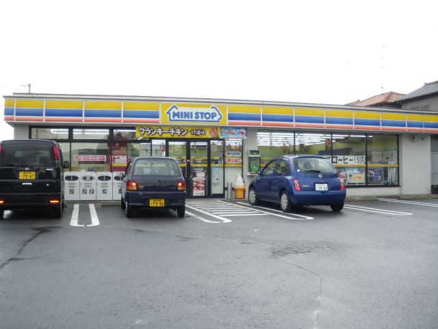 Convenience store. MINISTOP up (convenience store) 500m
