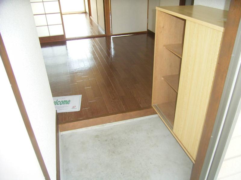 Entrance. It is entrance. With cupboard.