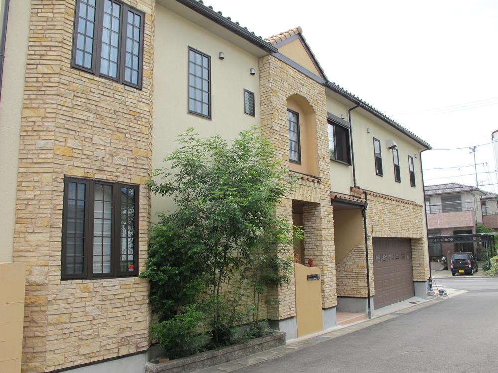 Local appearance photo. It is the entrance side.