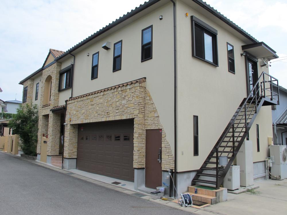 Local appearance photo. Shooting from the road side.