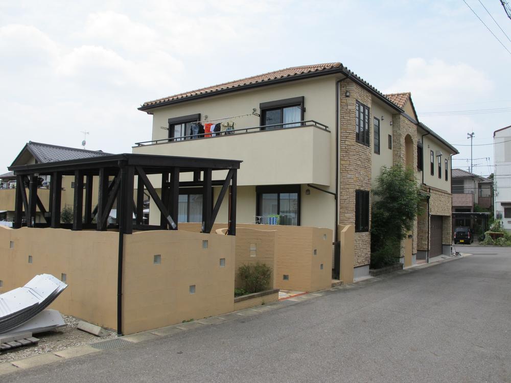 Local appearance photo. Shooting from the garden side !!