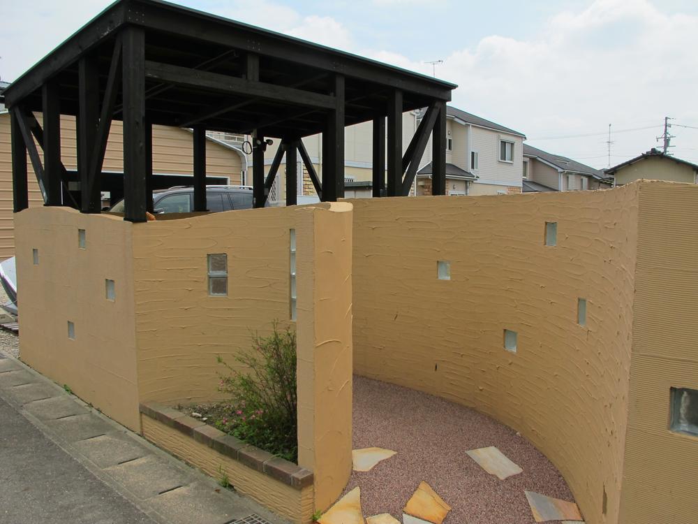 Local appearance photo. Stylish bicycle storage !!