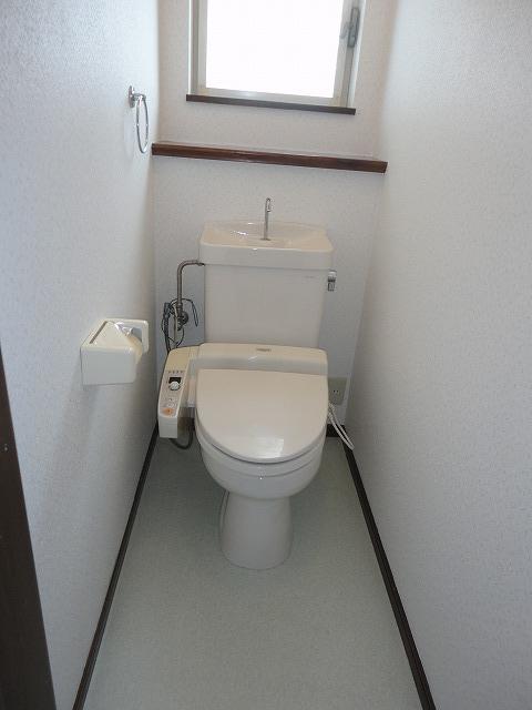 Toilet. Local (08 May 2013) Shooting