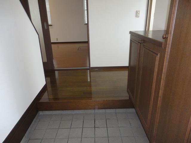 Entrance. Local (August 2013) Shooting