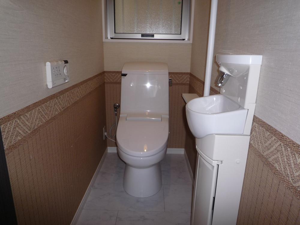Toilet. Hand wash toilet