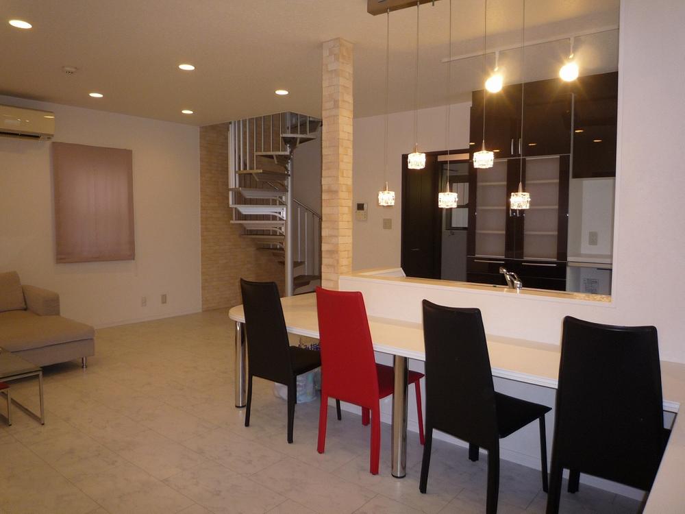 Living. Counter Kitchen