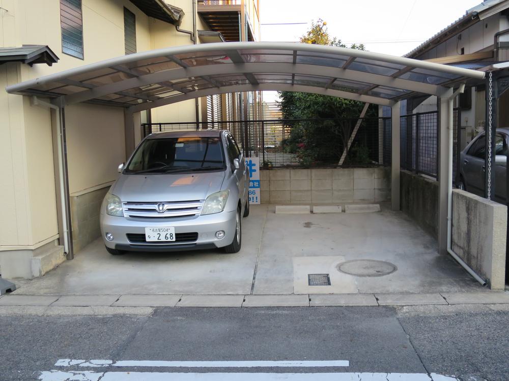 Parking lot. 2 car also carport