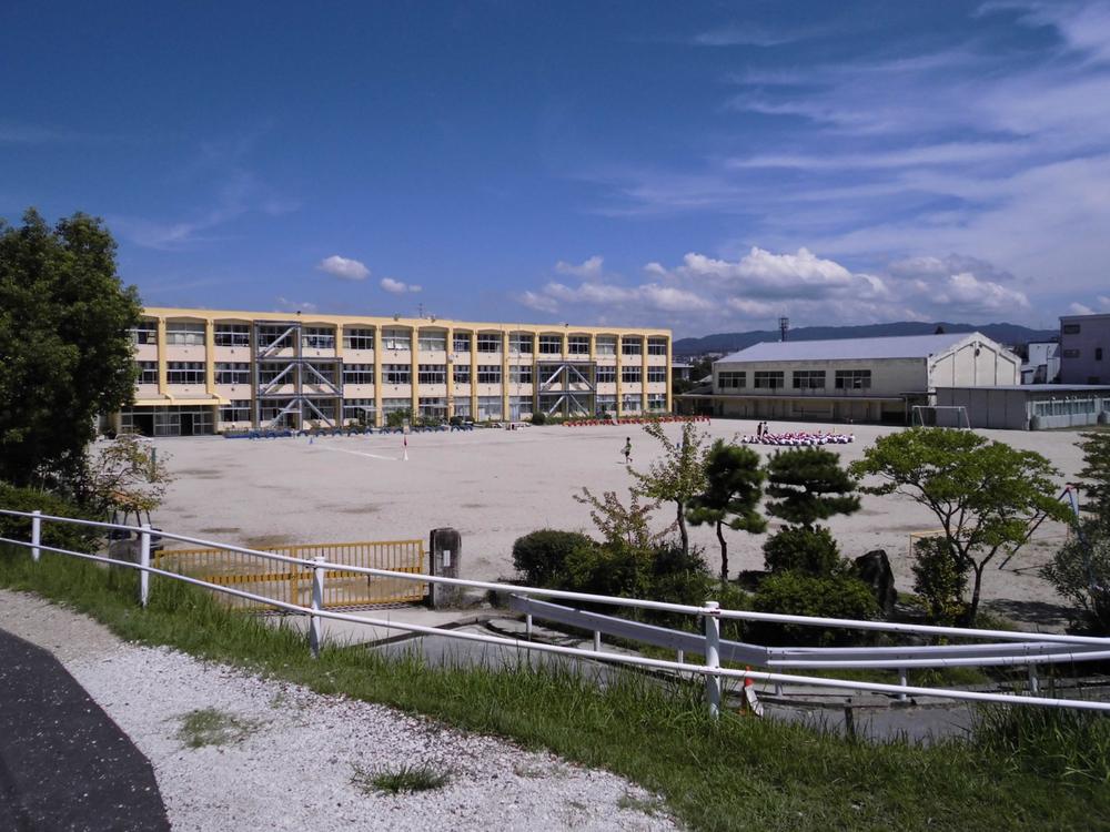 Primary school. Hatayama until Nishi Elementary School 1240m