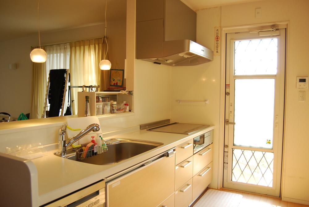 Kitchen. Indoor (11 May 2013) Shooting