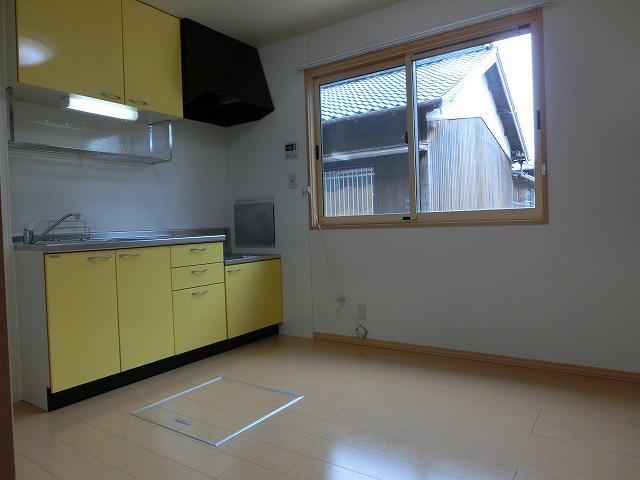 Living and room. dining 8 pledge