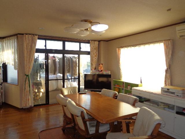 Living. 2013 October shooting Household goods, etc. are not included in the sale price